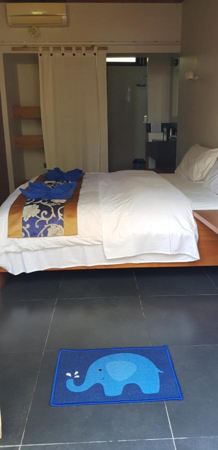 Blue Parrot Hotel Лабуан Баджо Екстериор снимка