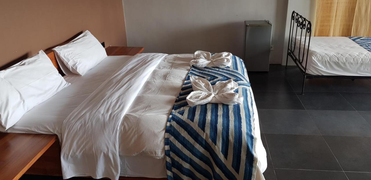 Blue Parrot Hotel Лабуан Баджо Екстериор снимка