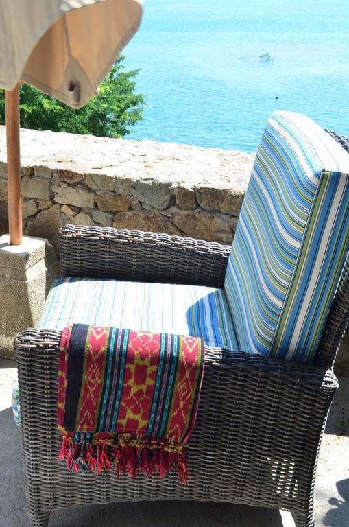 Blue Parrot Hotel Лабуан Баджо Стая снимка