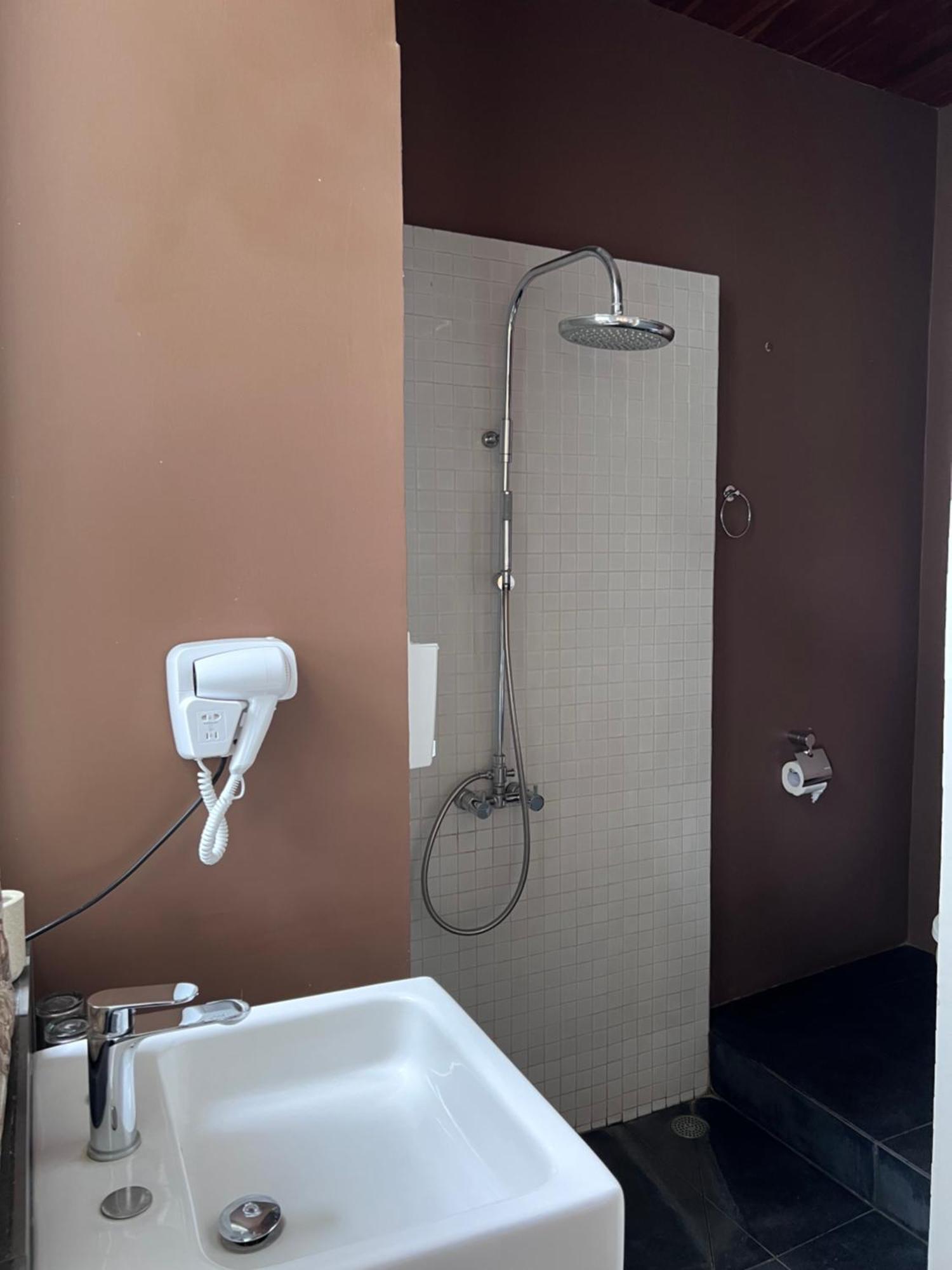Blue Parrot Hotel Лабуан Баджо Екстериор снимка